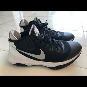 Nike “ Air Versitile” women basketball shoes